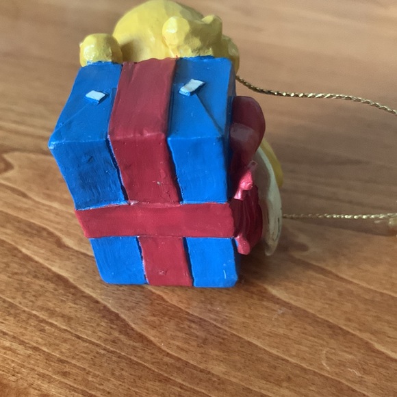 Adorable Winnie the Pooh Addressing Present to Piglet Christmas Ornament - Picture 5 of 6